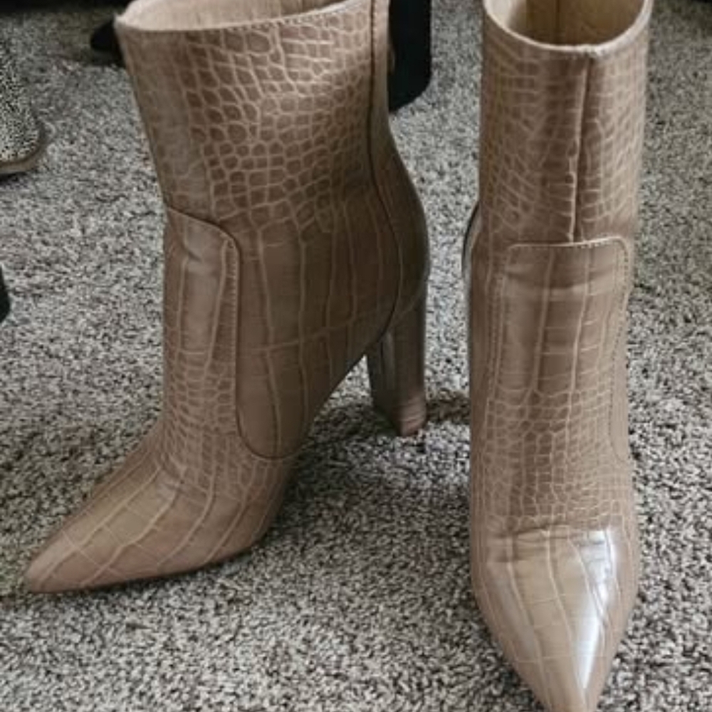 Elegant Tan Croc-Embossed Ankle Boots